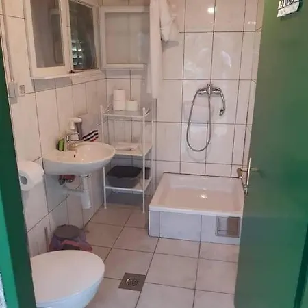 Robinson House Sea & Olives 티스노