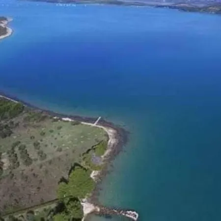 Robinson House Sea & Olives Tisno