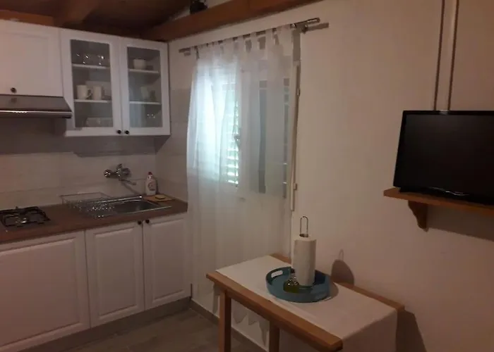 Robinson House Sea & Olives *