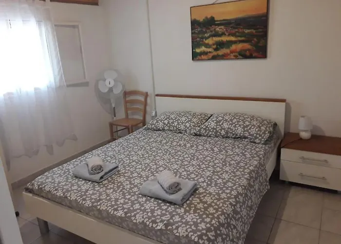 Vikendica Robinson House Sea & Olives